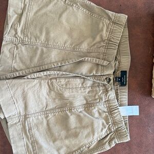 Cute, comfortable Banana Republic shorts. Like new, never worn.